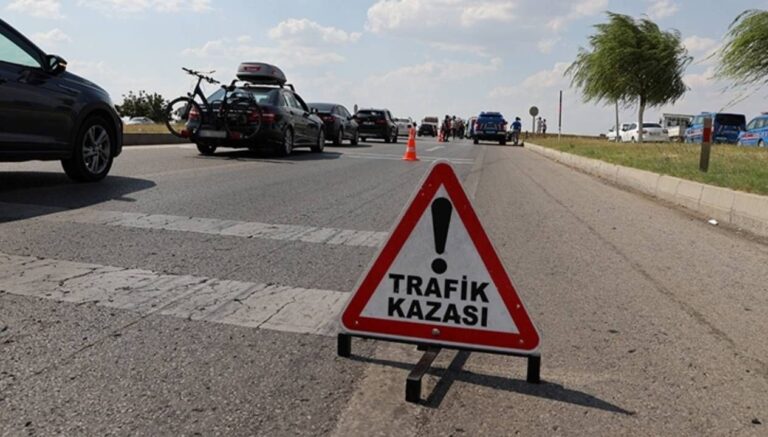tem-otoyolunda-kaza-trafik-durdu-yaralilar-var-uS147Ugn.jpg